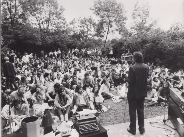 Auf der Mauer 1987 | Foto: Klaus Benz | Rechte: Stadtarchiv Mainz